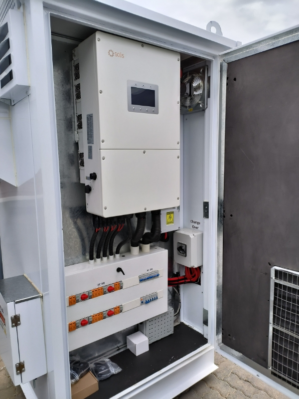 Insidan av ett LFP batteri som är öppet.